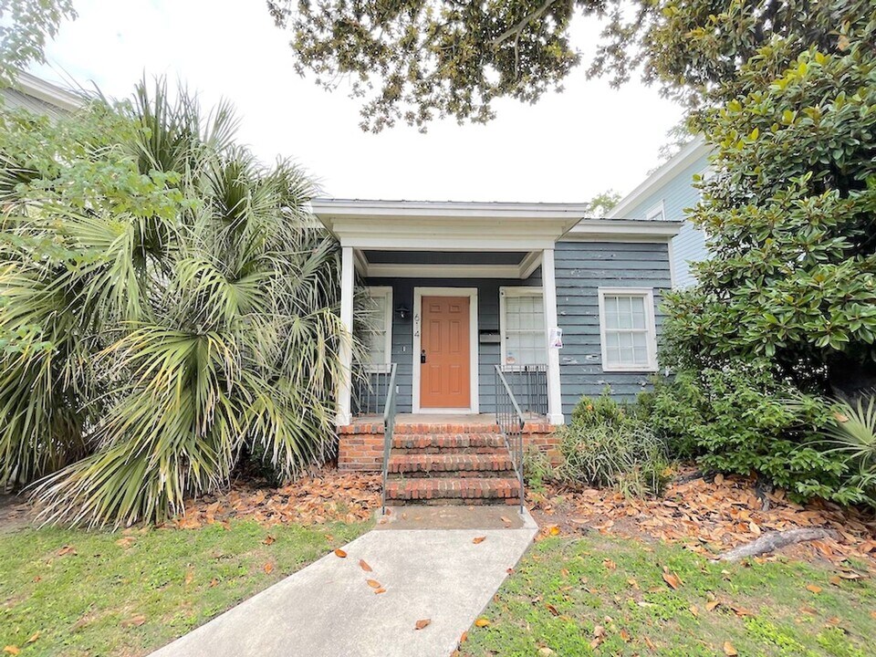 614 E Henry St in Savannah, GA - Building Photo
