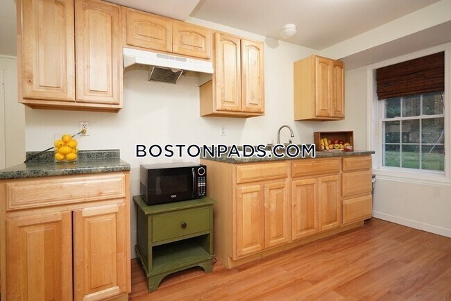 722 Pike Ave-Unit -B in Attleboro, MA - Building Photo - Building Photo