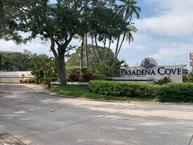 1320 Pasadena Ave S in South Pasadena, FL - Building Photo