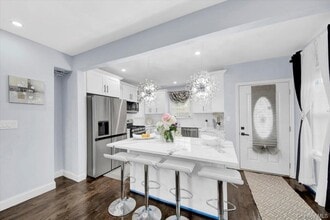 75 W Kingsbridge Rd in Mount Vernon, NY - Building Photo - Building Photo