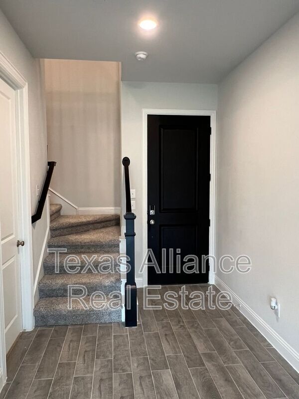 552 Hutchinson Ln in Lewisville, TX - Building Photo - Building Photo