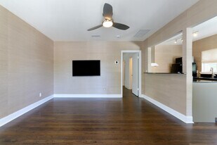 123 N Palmway in Lake Worth Beach, FL - Building Photo