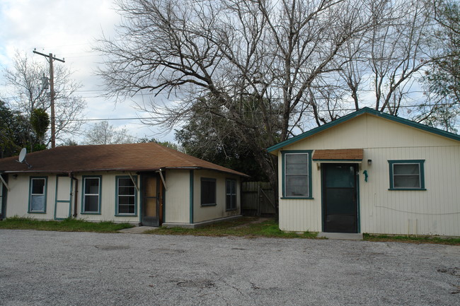 522 Santa Gertrudis St in Kingsville, TX - Building Photo - Building Photo