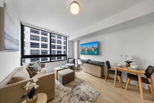 225 N Miami Ave, Unit SI FL17-ID1633309P in Miami, FL - Building Photo
