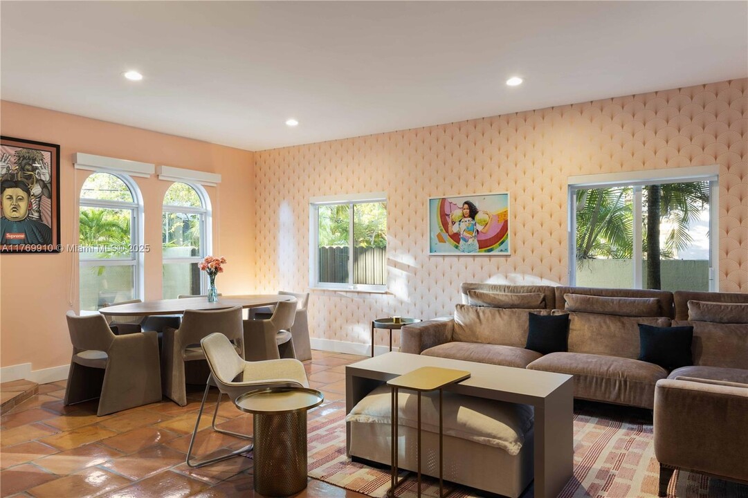 3149 Mary St in Miami, FL - Building Photo