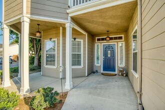 330 W Loyola Ave in Clovis, CA - Building Photo - Building Photo