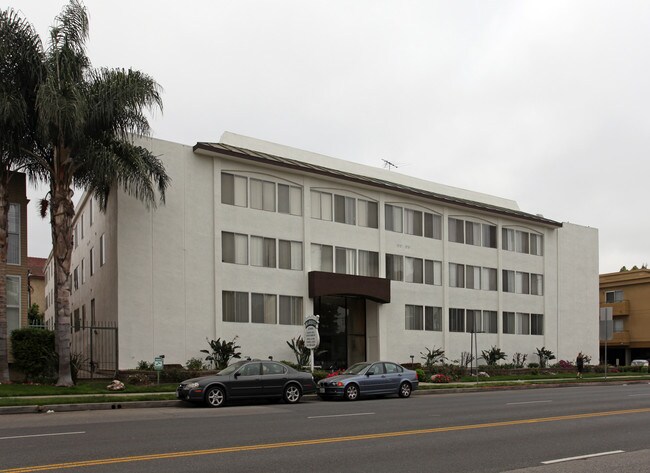 MARQUIS in Encino, CA - Foto de edificio - Building Photo