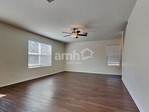 35900 Jenny Lynne Cir in Zephyrhills, FL - Foto de edificio - Building Photo