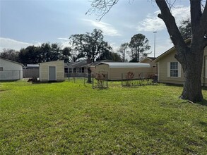 5702 Pine Ave in Pasadena, TX - Building Photo - Building Photo