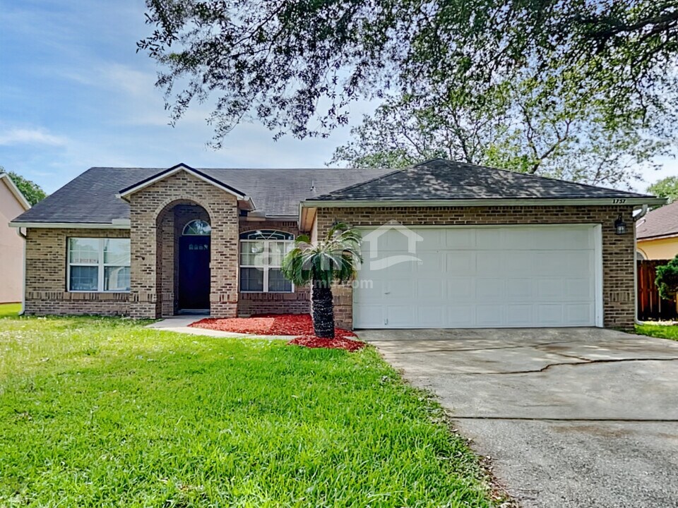 1757 Chandelier Cir E in Jacksonville, FL - Building Photo