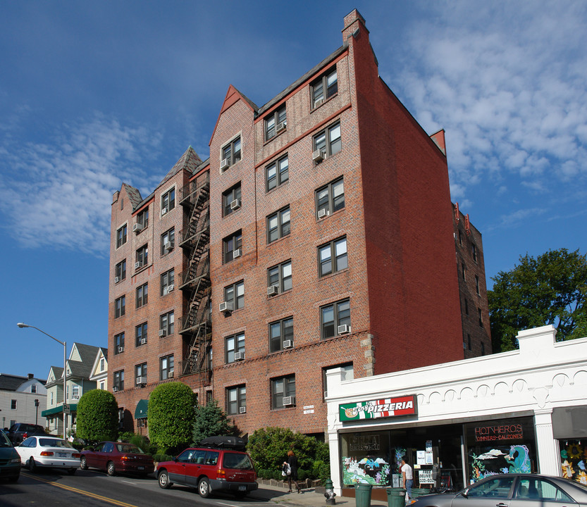 Broadway Arms in Tarrytown, NY - Foto de edificio