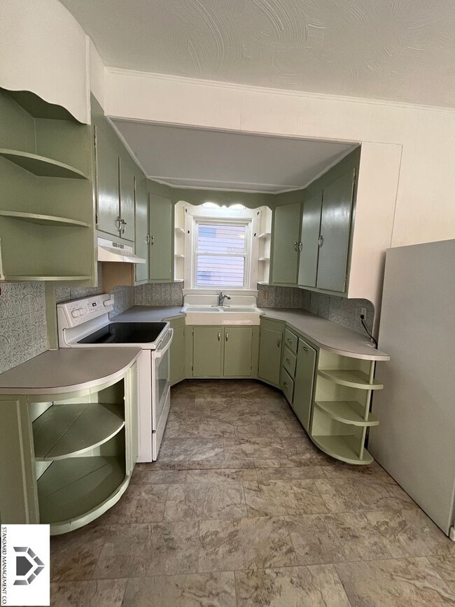 property at 6 Squire St