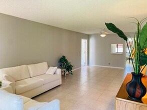 5040 Rose Hill Dr, Unit 204 in Boynton Beach, FL - Building Photo - Building Photo