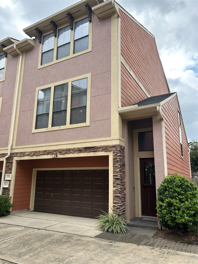 property at 1049 W 22nd St