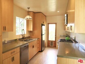 811 Linda Flora Dr in Los Angeles, CA - Building Photo - Building Photo