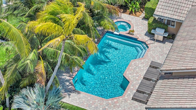 property at 1643 Seabreeze Blvd