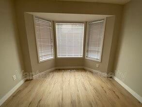 1390 Highland Dr S in Kelowna, BC - Building Photo - Building Photo