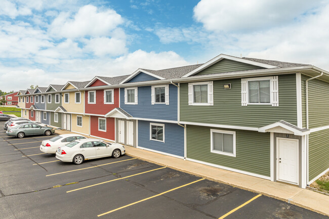 Campus Creek Townhomes in Big Rapids, MI - Building Photo - Building Photo