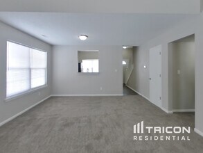 484 Brookstone Dr in Greenfield, IN - Foto de edificio - Building Photo