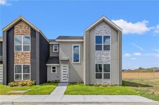 13 West Dr in Pharr, TX - Building Photo