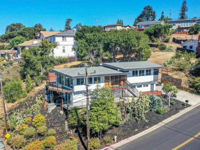 3051 Malcolm Ave in Oakland, CA - Building Photo - Building Photo