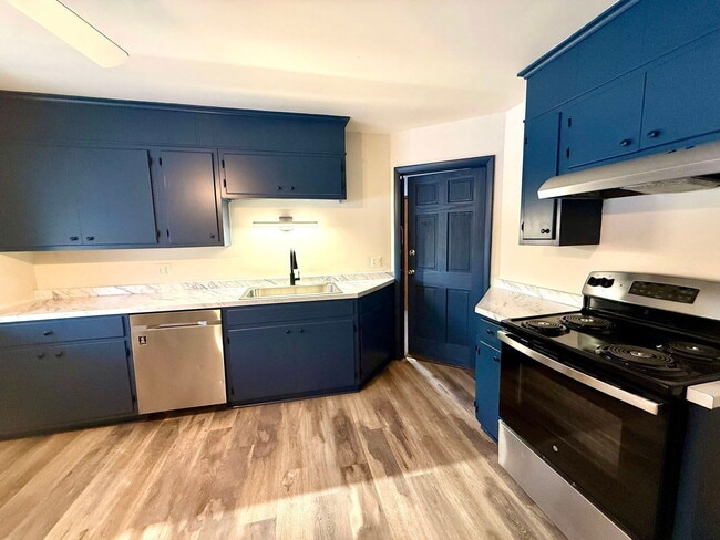 property at 33 Grandview Dr