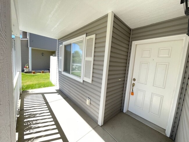 7371 Calamonte Ln in Coeur d'Alene, ID - Foto de edificio - Building Photo