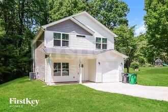 528 Carole Ln in Charlotte, NC - Building Photo - Building Photo