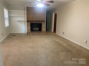 5629 Kuykendall Rd in Charlotte, NC - Foto de edificio - Building Photo