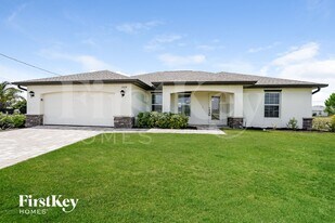 2026 NW 10th Ave in Cape Coral, FL - Building Photo