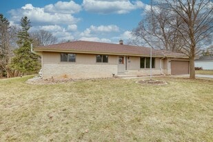 4465 N 144th St in Brookfield, WI - Building Photo