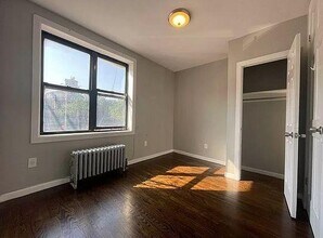 1517 White Plains Rd in Bronx, NY - Building Photo - Building Photo
