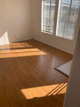 1915 Warfield Ave, Unit 4 in Redondo Beach, CA - Foto de edificio - Building Photo