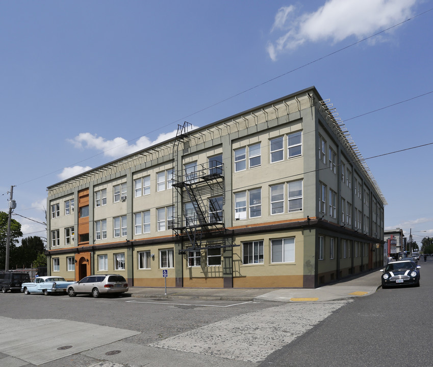 Falcon Apartments in Portland, OR - Building Photo