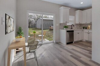 722 E Walker St in Denison, TX - Building Photo - Building Photo