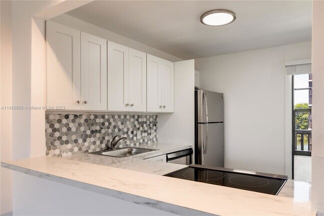 property at 3401 N Country Club Dr
