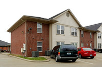 St. Joseph Community Apartments in Henderson, KY - Foto de edificio - Building Photo