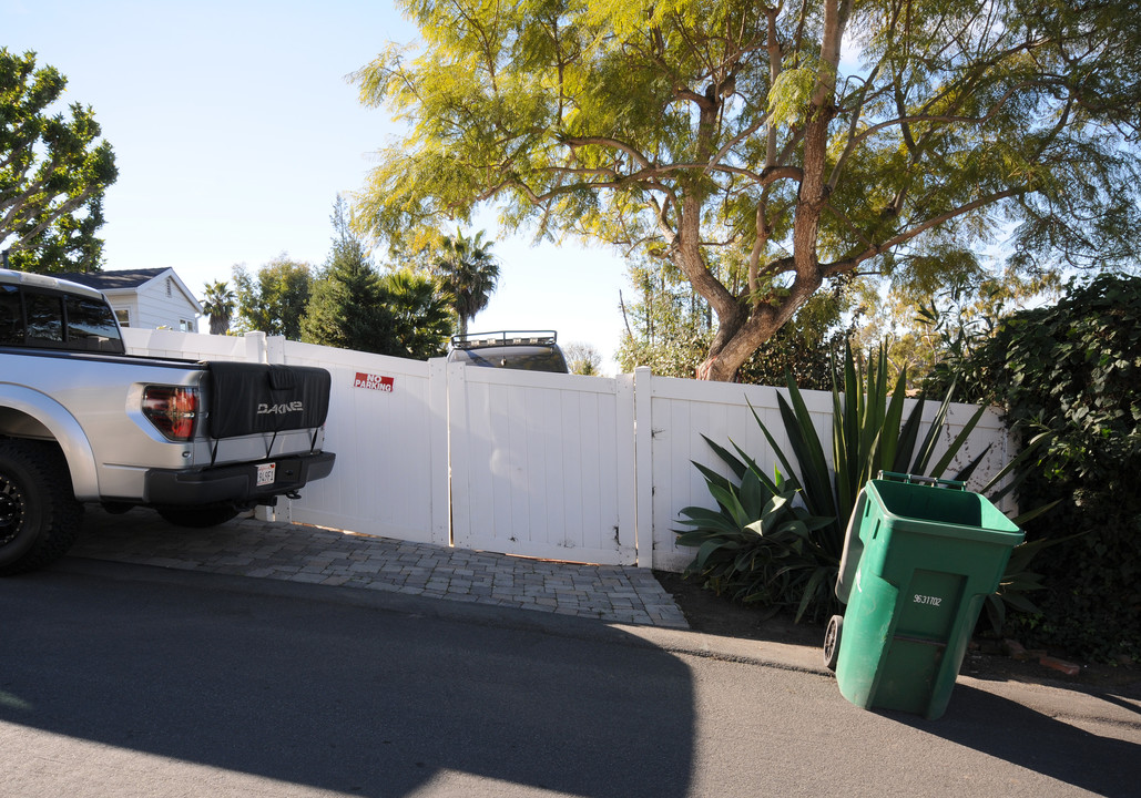 735 Griffith Way in Laguna Beach, CA - Building Photo