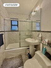 339 E 57th St in New York, NY - Building Photo - Building Photo
