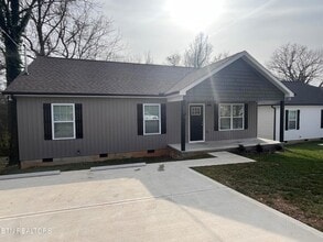 355 W Outer Dr in Oak Ridge, TN - Foto de edificio - Building Photo