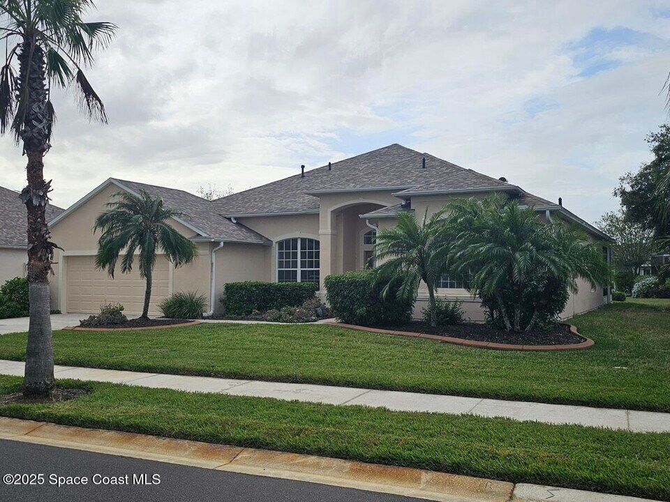 1427 Grand Isle Blvd in Melbourne, FL - Building Photo