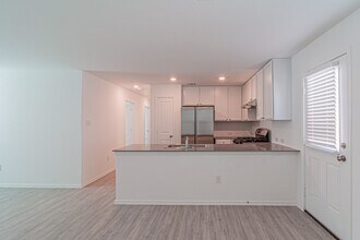 7703 Chancery Gate in San Antonio, TX - Building Photo - Building Photo