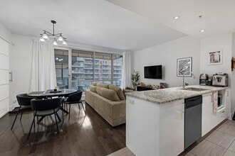 901 Rue de la Commune E in Montréal, QC - Building Photo - Building Photo