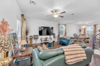 112 Gracie Wy in Hutto, TX - Building Photo - Building Photo