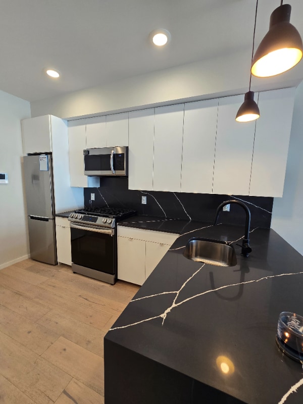 73 Irving St in Jersey City, NJ - Building Photo - Building Photo