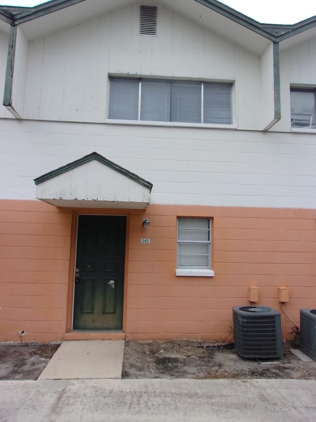 1711 Dixon Blvd in Cocoa, FL - Building Photo - Building Photo