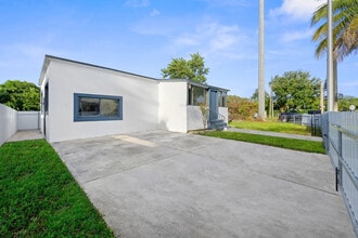 1797 St in North Miami Beach, FL - Building Photo - Building Photo