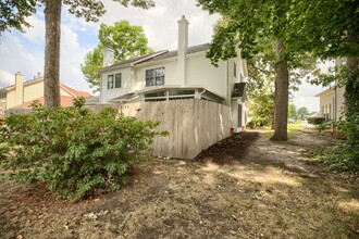 159 Rustling Oak Ridge in Yorktown, VA - Foto de edificio - Building Photo