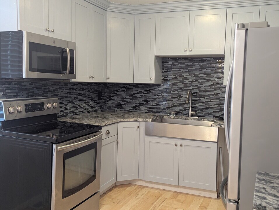 556 W 800 N, Unit Spacious Condo in Provo in Provo, UT - Foto de edificio