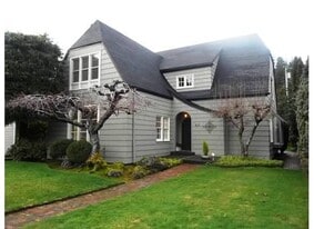 208 W 9th St in Aberdeen, WA - Building Photo